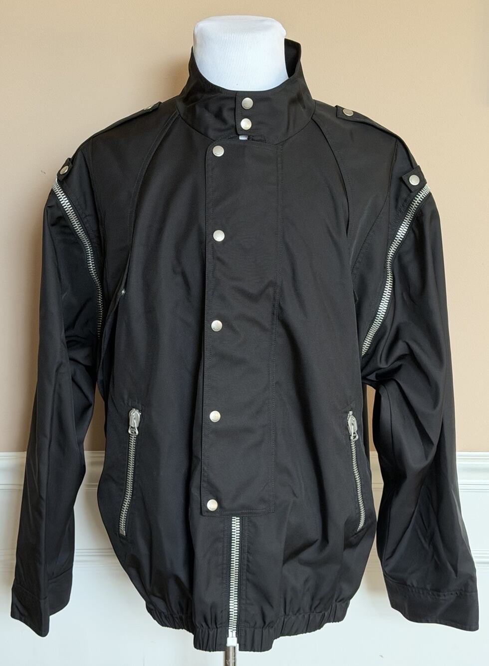 Gucci Metamorfosi Convertible Detachable Sleeve Jacket Black 44 US (54) 714759